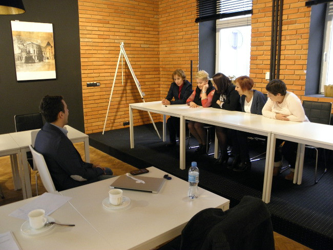 Uczestnicy szkolenia wraz z prowadzącym